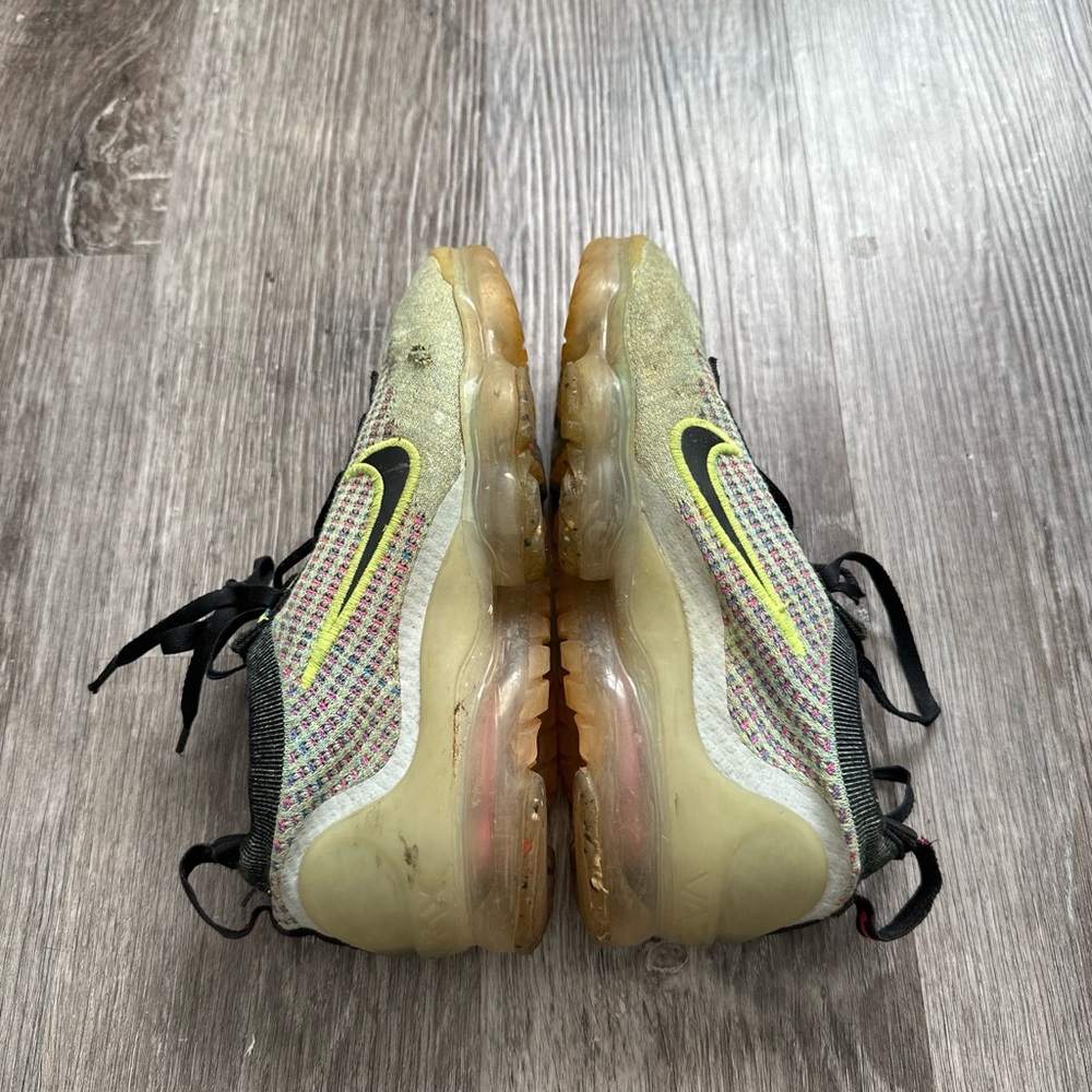 Nike multi-color vapormaxes - Picture 2 of 4